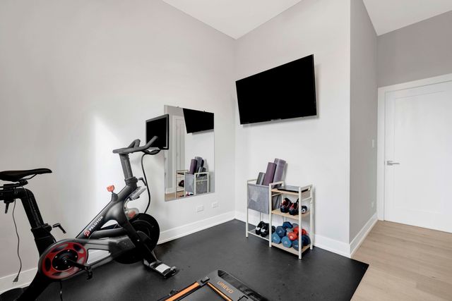 1932 N Drake Avenue 2W, Chicago, IL 60647