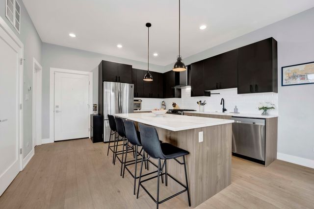 1932 N Drake Avenue 2W, Chicago, IL 60647