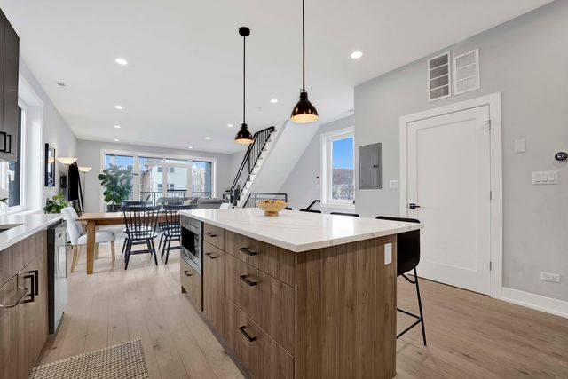 1932 N Drake Avenue 2W, Chicago, IL 60647