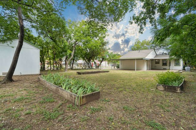 2218 Mountain Lake Road, Dallas, TX 75224