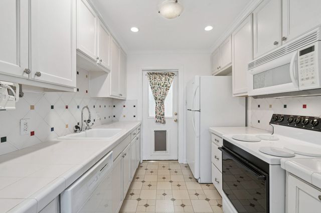 2218 Mountain Lake Road, Dallas, TX 75224