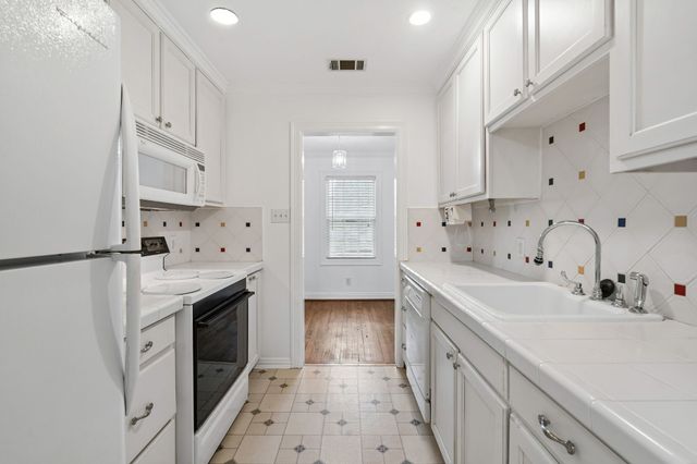 2218 Mountain Lake Road, Dallas, TX 75224