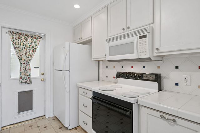 2218 Mountain Lake Road, Dallas, TX 75224