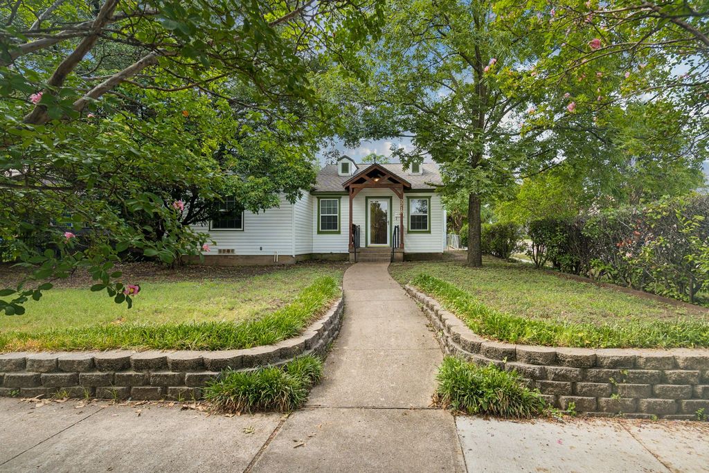 2218 Mountain Lake Road, Dallas, TX 75224
