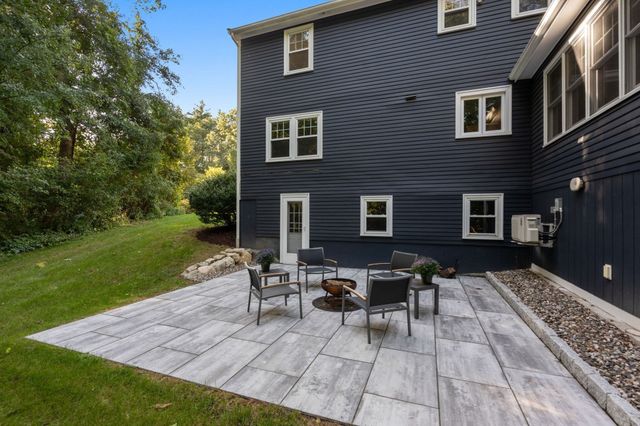 45 Woodmere Dr, Sudbury, MA 01776