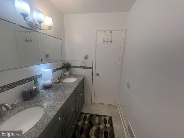 1183 LOWER FERRY RD, Ewing, NJ 08618