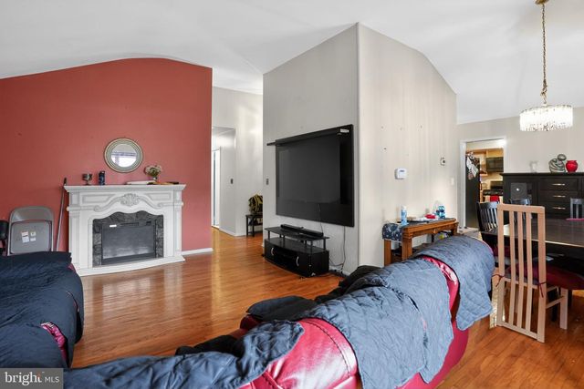 1183 LOWER FERRY RD, Trenton, NJ 08618