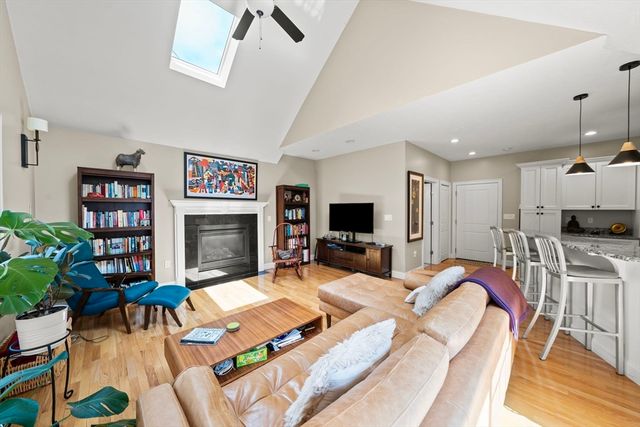 697 Salisbury, Worcester, MA 01609