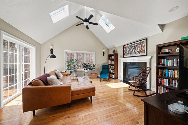 697 Salisbury, Worcester, MA 01609