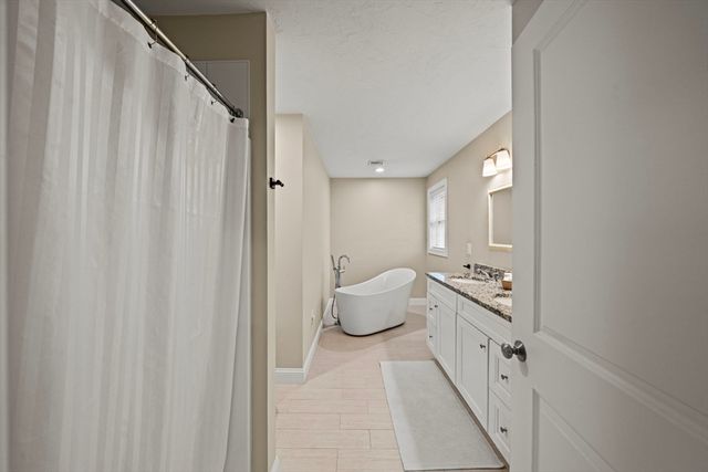 697 Salisbury, Worcester, MA 01609