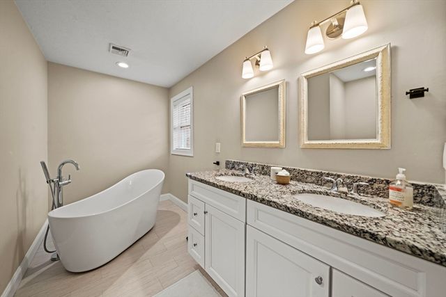 697 Salisbury, Worcester, MA 01609