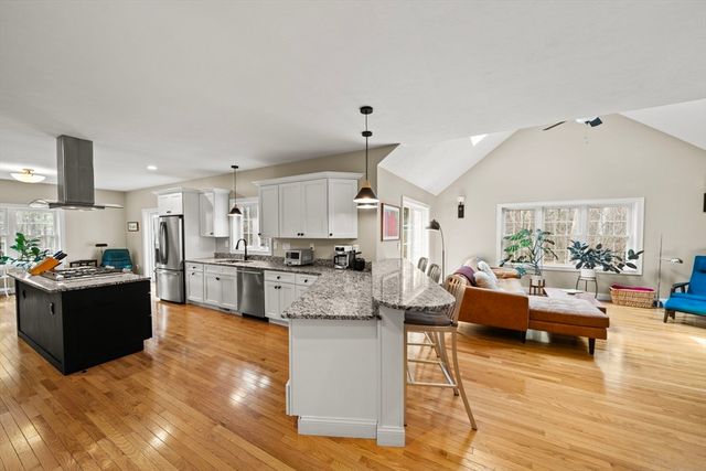 697 Salisbury, Worcester, MA 01609