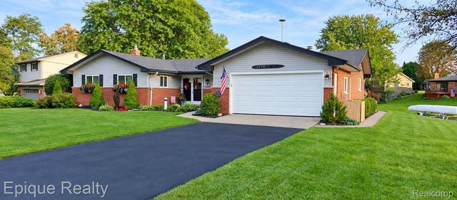 3278 Schoolhouse Drive, Waterford Charter Township, MI 48329