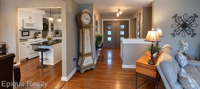 3278 Schoolhouse Drive, Waterford Charter Township, MI 48329