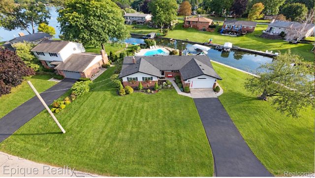 3278 Schoolhouse Drive, Waterford Charter Township, MI 48329