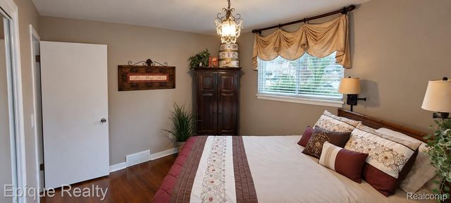 3278 Schoolhouse Drive, Waterford Charter Township, MI 48329