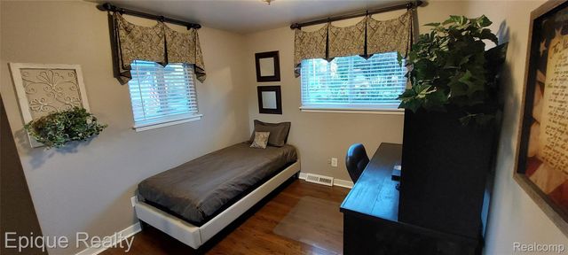 3278 Schoolhouse Drive, Waterford Charter Township, MI 48329