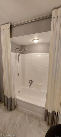 3278 Schoolhouse Drive, Waterford Charter Township, MI 48329