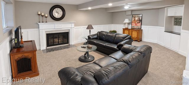 3278 Schoolhouse Drive, Waterford Charter Township, MI 48329