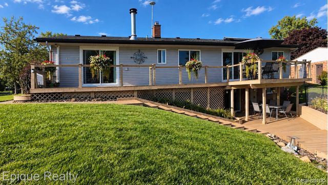 3278 Schoolhouse Drive, Waterford Charter Township, MI 48329