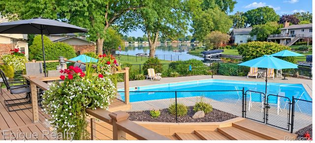 3278 Schoolhouse Drive, Waterford Charter Township, MI 48329