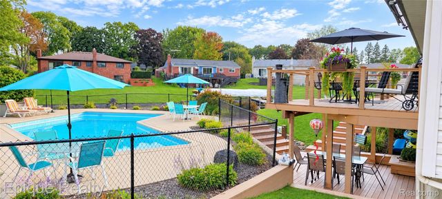 3278 Schoolhouse Drive, Waterford Charter Township, MI 48329