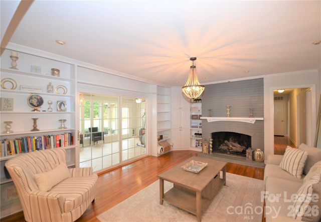 2409 Huntingtowne Farms Lane, Charlotte, NC 28210