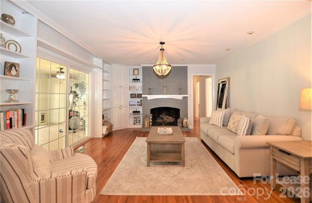 2409 Huntingtowne Farms Lane, Charlotte, NC 28210