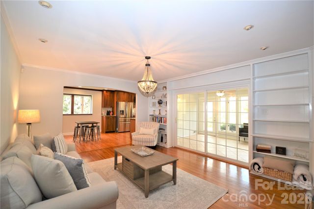 2409 Huntingtowne Farms Lane, Charlotte, NC 28210