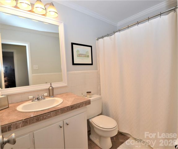 2409 Huntingtowne Farms Lane, Charlotte, NC 28210