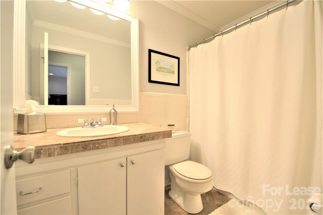 2409 Huntingtowne Farms Lane, Charlotte, NC 28210
