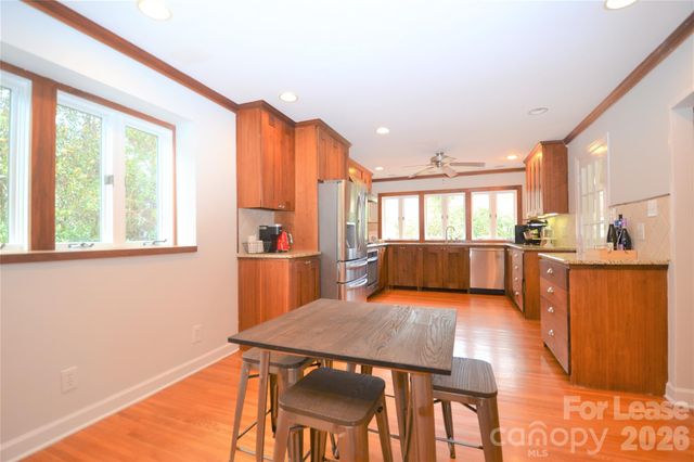 2409 Huntingtowne Farms Lane, Charlotte, NC 28210
