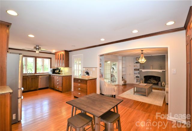 2409 Huntingtowne Farms Lane, Charlotte, NC 28210