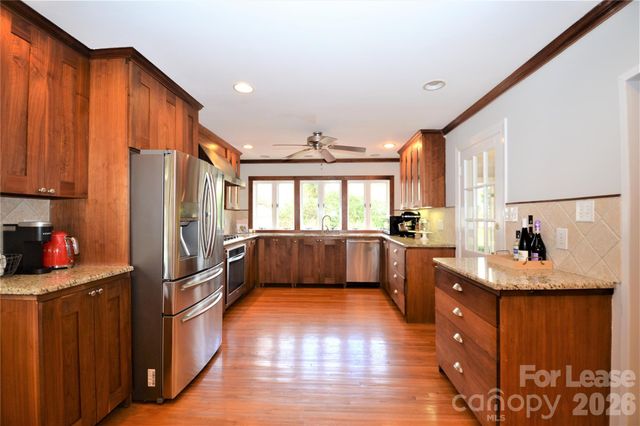 2409 Huntingtowne Farms Lane, Charlotte, NC 28210