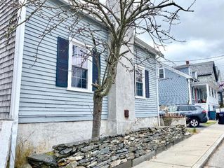 32 McAllister Street, Newport, RI 02840