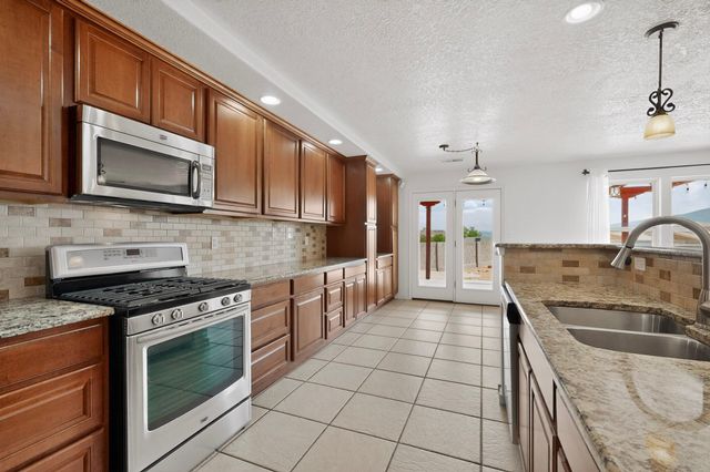 5016 Mira Vista Drive NE, Rio Rancho, NM 87144