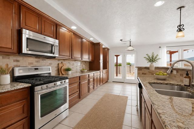 5016 Mira Vista Drive NE, Rio Rancho, NM 87144