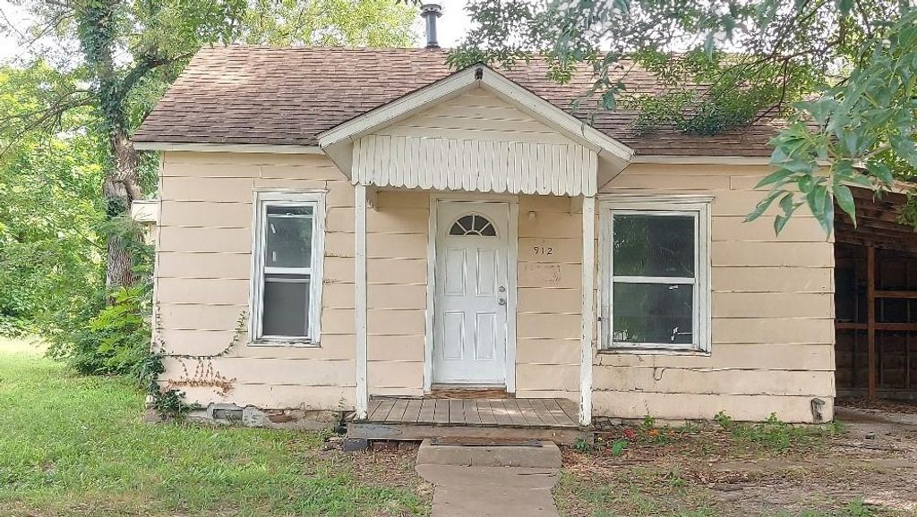 912 W 2nd Street, Pittsburg, KS 66762