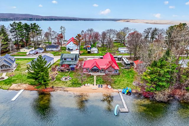 8662 W Edgewood Road, Golden Twp, MI 49436