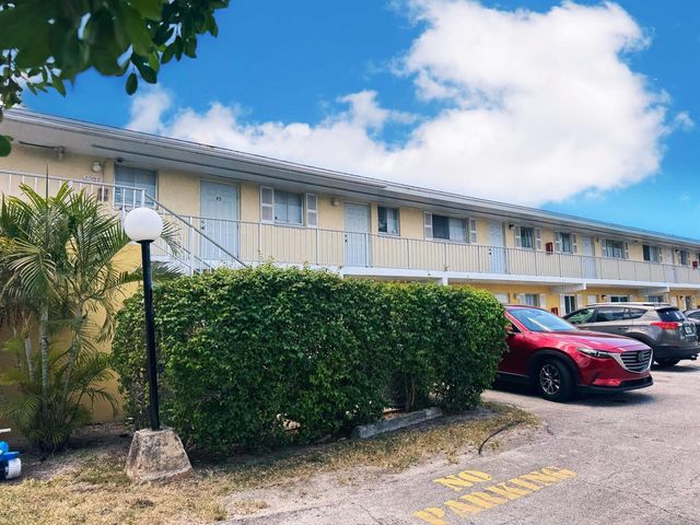 1501 Crescent Circle E45, Lake Park, FL 33403