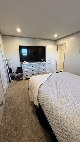 221 Reston Rd, Imperial, PA 15126