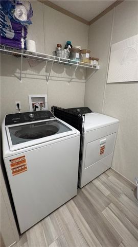 221 Reston Rd, Imperial, PA 15126