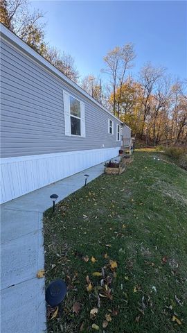 221 Reston Rd, Imperial, PA 15126