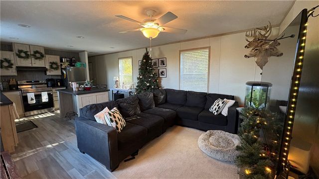 221 Reston Rd, Imperial, PA 15126