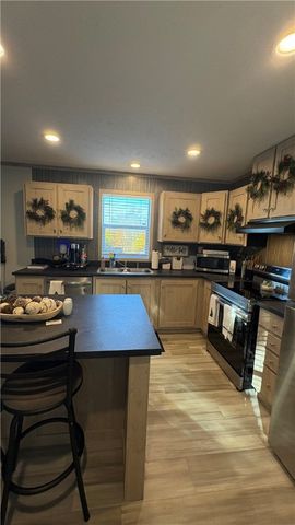 221 Reston Rd, Imperial, PA 15126