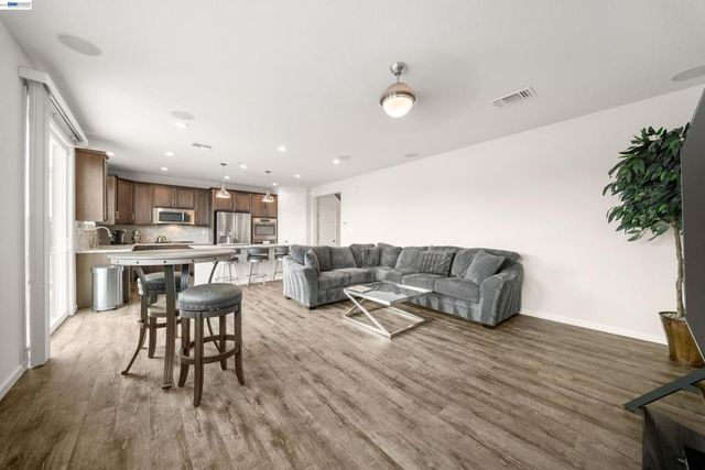 356 Coolcrest Dr, Oakley, CA 94561