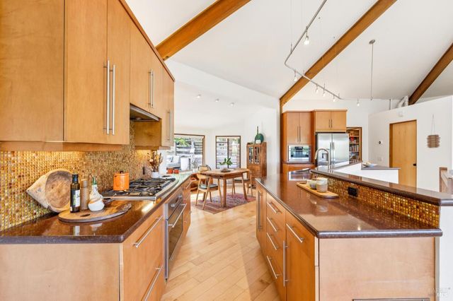 155 De Burgh Dr, San Anselmo, CA 94960