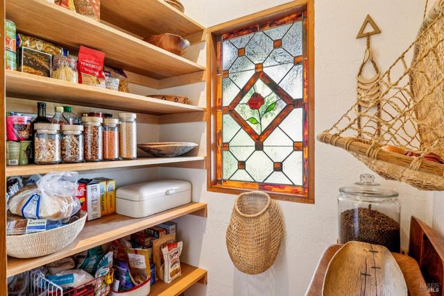 155 De Burgh Dr, San Anselmo, CA 94960