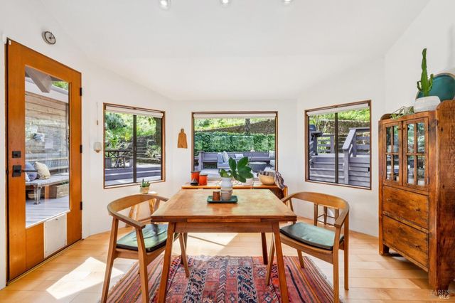 155 De Burgh Dr, San Anselmo, CA 94960