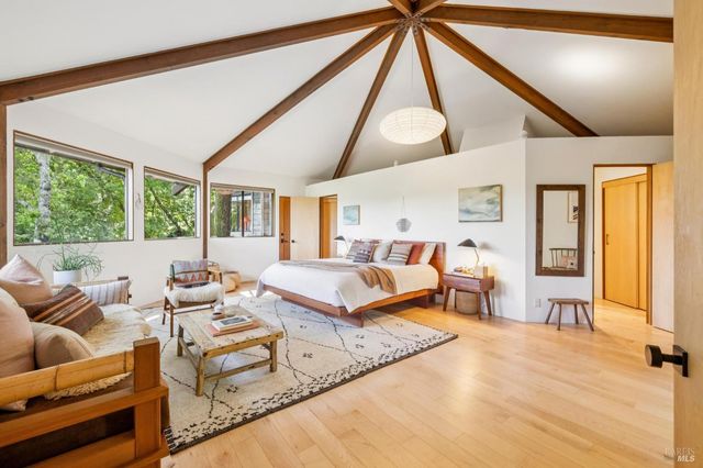 155 De Burgh Dr, San Anselmo, CA 94960